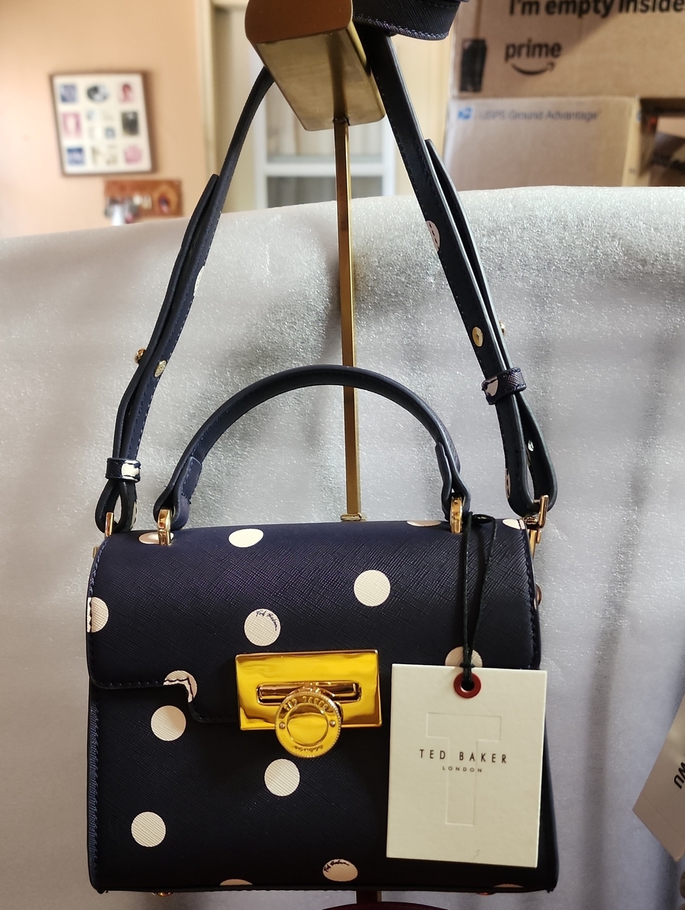 Seller Bundle Of 7 New 2 Dooney Karl Lagerfeld Ted Baker Jason Wu, Kors, Badgley - Picture 9 of 17